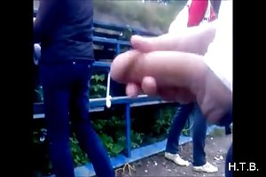 La chupona colombiana ingoia il cazzo e la pajea al suo ragazzo per spremere le uova