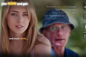 Offre denaro al suo procace chacha per scoparla