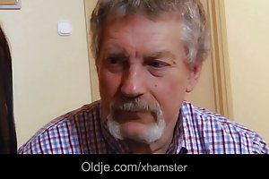 Il figlio obbediente viene fregato dalla sua cattiva madre